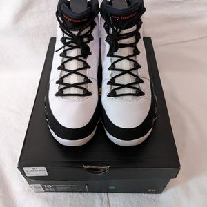 Air Jordan 9 Retro "Space Jam."